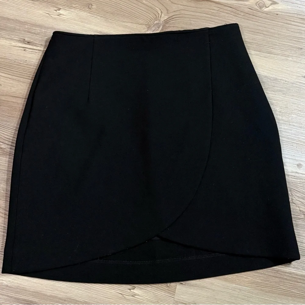 Express Black Mini Skirt - Picture 1 of 8